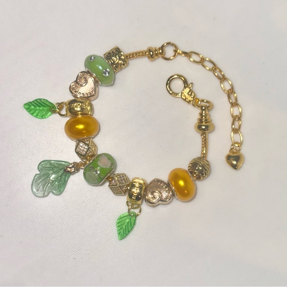 Elegant Green and Gold Charm Bracelet - Picture 6 of 6